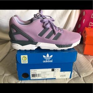 Adidas... 6.5kids fits 8-8.5 in womens